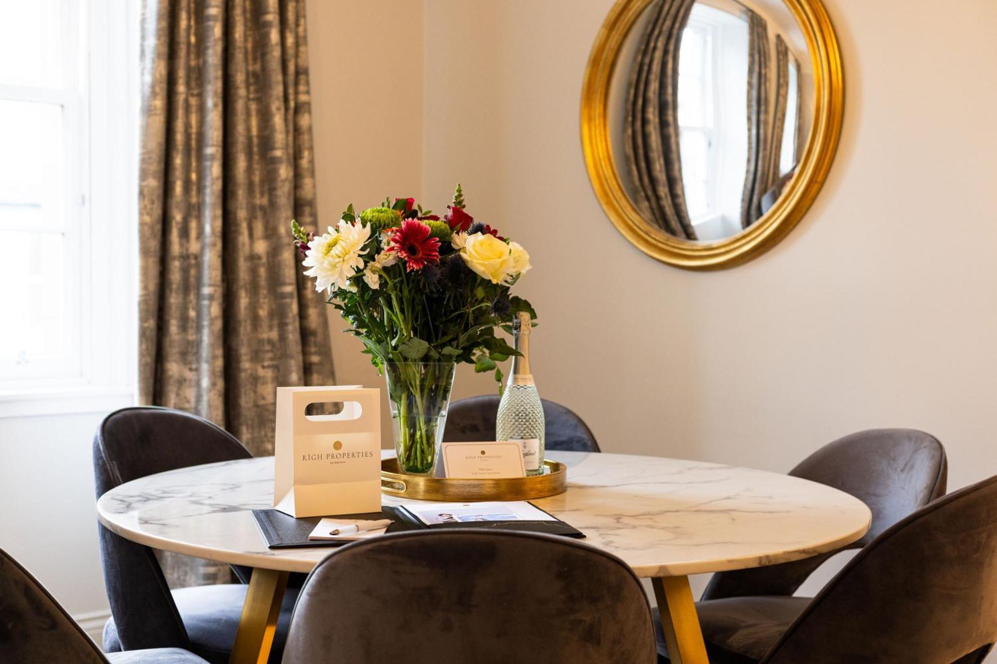 Righ Properties - Luxurious City Centre Three Bedroom Apartment EDI Exterior photo